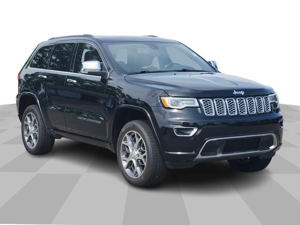 2020 Jeep Grand Cherokee Overland in Diamond Black Crystal Pearlcoat — front three-quarter view