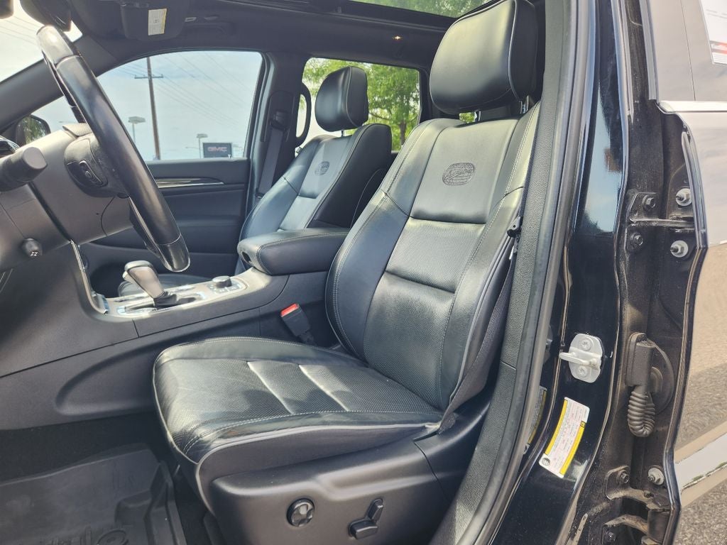 2020 Jeep Grand Cherokee — rear three-quarter view